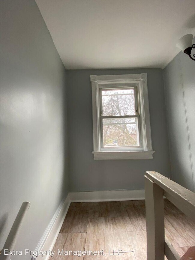 Foto del edificio - 4 br, 1 bath House - 695 Southard St