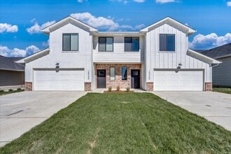Building Photo - 12179 Fennec St