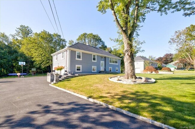 Foto del edificio - 135 California Rd