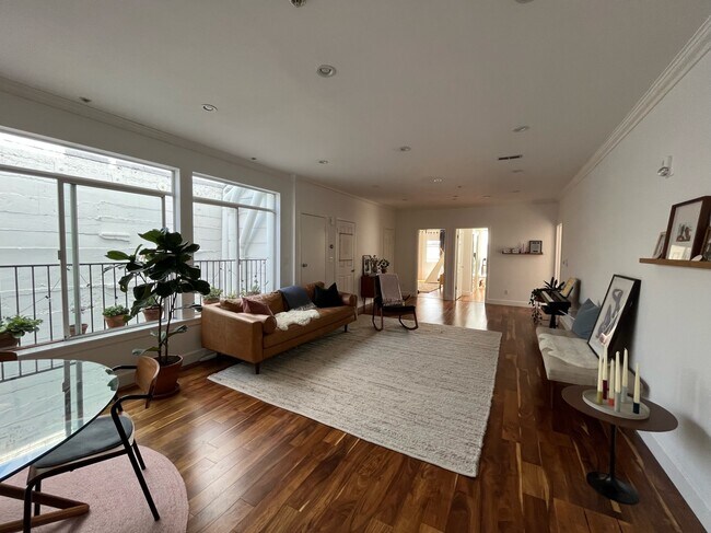 Building Photo - 2171 Mission St