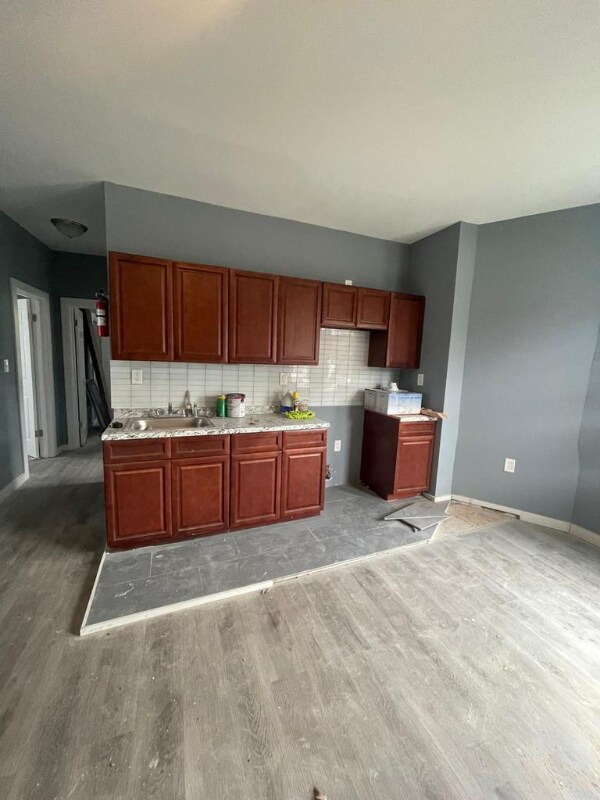 Foto principal - 843 Clinton Ave