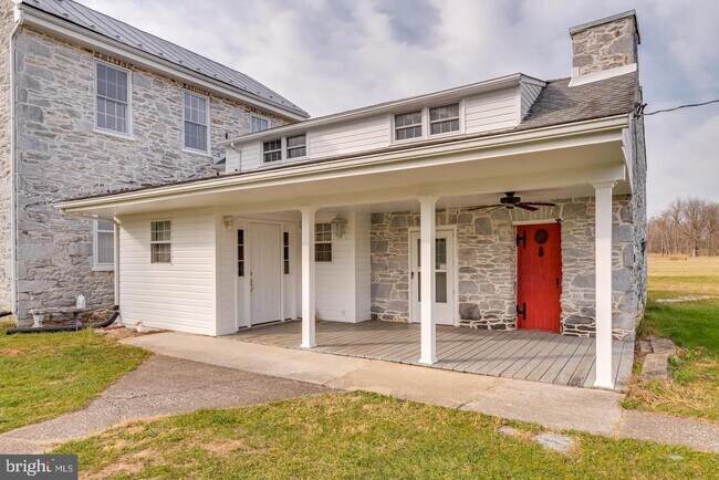 Building Photo - 360 Foreman Rd W