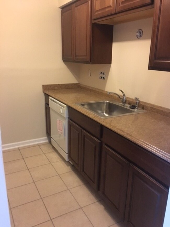 Foto del edificio - Updated 2 Bedroom Units with w/d hookup in...