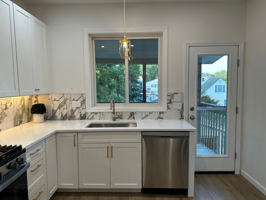 Kitchen - 73 Grove Ave
