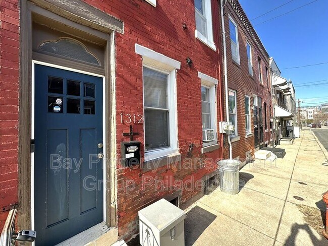 Building Photo - 1312 S Hicks St