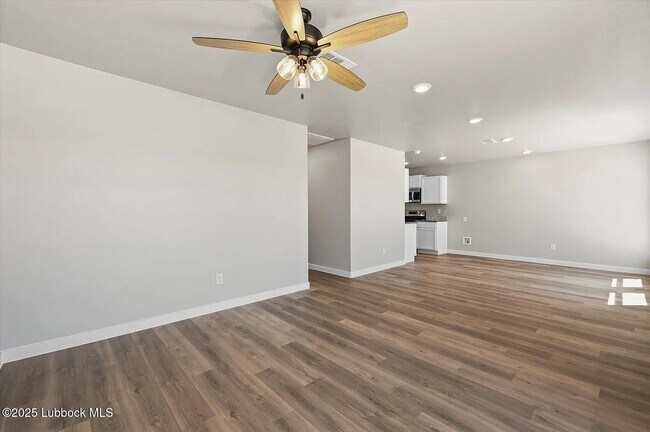 Foto del edificio - 14509 Paris Ave