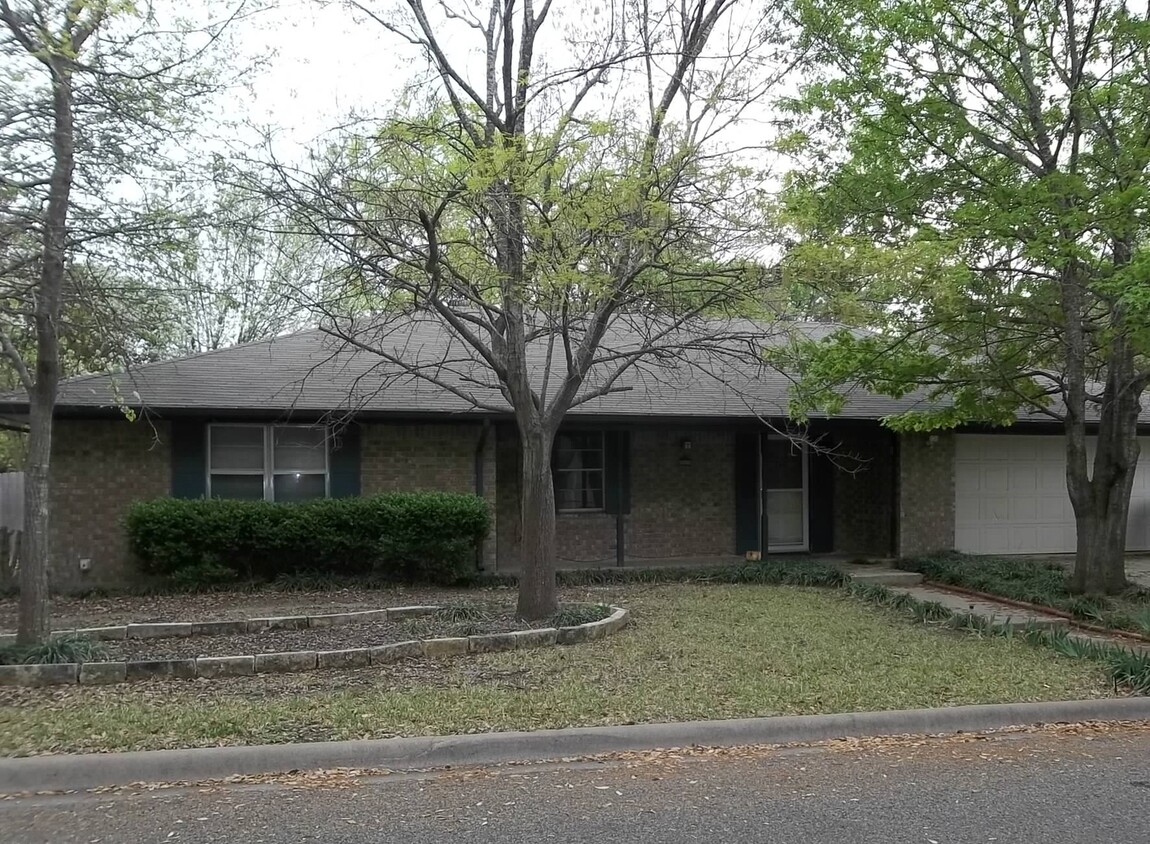 Primary Photo - 3 BEDROOM, NORTH BELTON