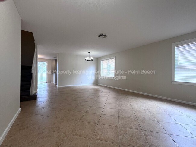 Foto del edificio - 6786 Aliso Ave