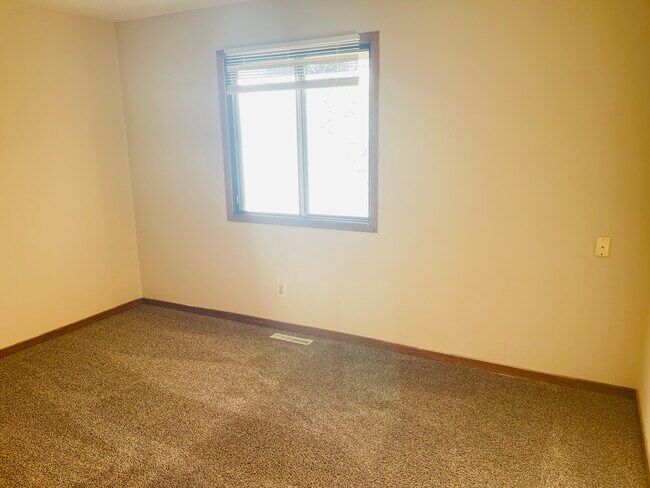 Foto del edificio - 12909 Oliver Ave S