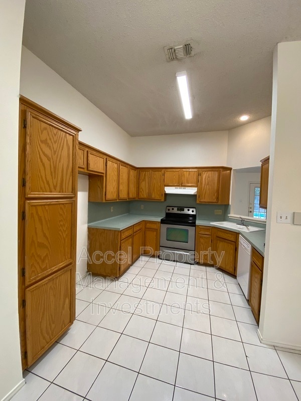 Foto del edificio - 6617 N 40th St