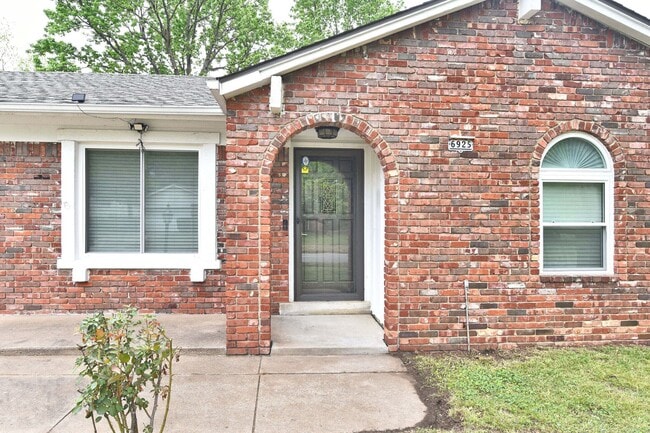 Foto del edificio - 6925 E 73rd St