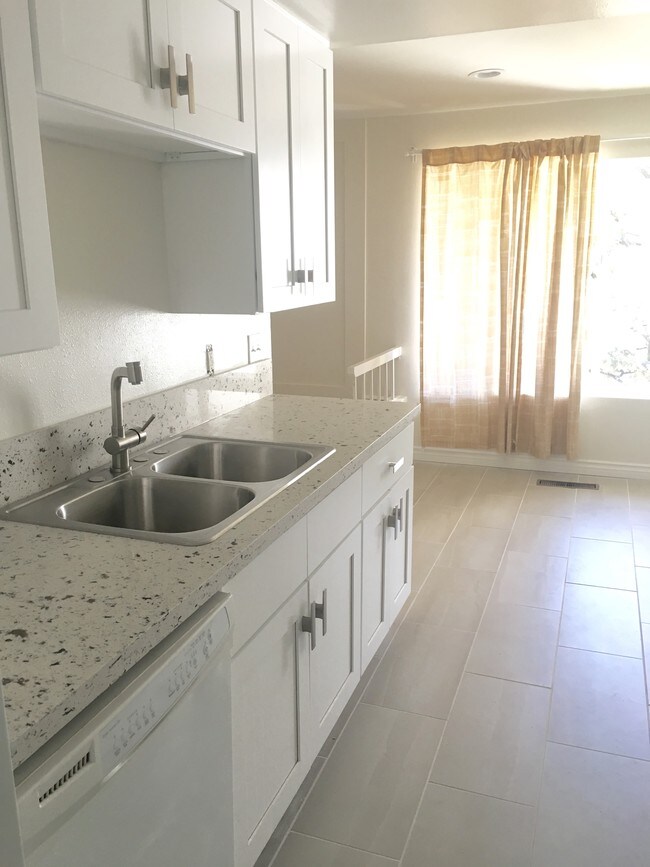 1682 Palisades Dr, Pacific Palisades, CA 90272 Townhome Rentals in