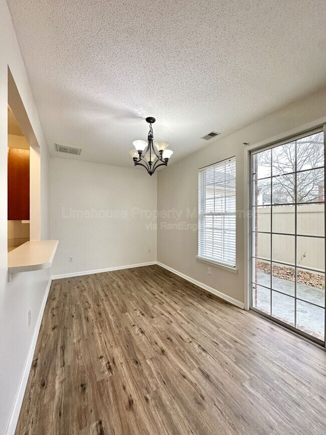 Building Photo - 5872 Ludington Dr