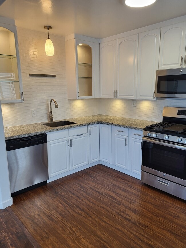 Kitchen - 4119 Falcon St