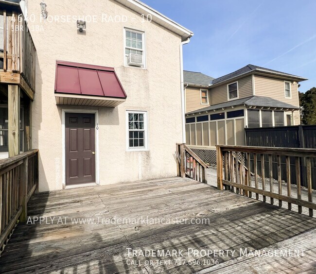 Foto del edificio - Very Spacious and Updated 1 Bedroom Apartment