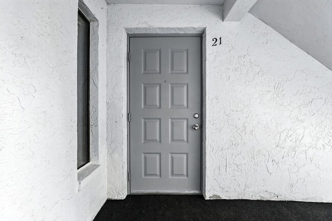 Foto del edificio - 8201 Sun Spring Cir