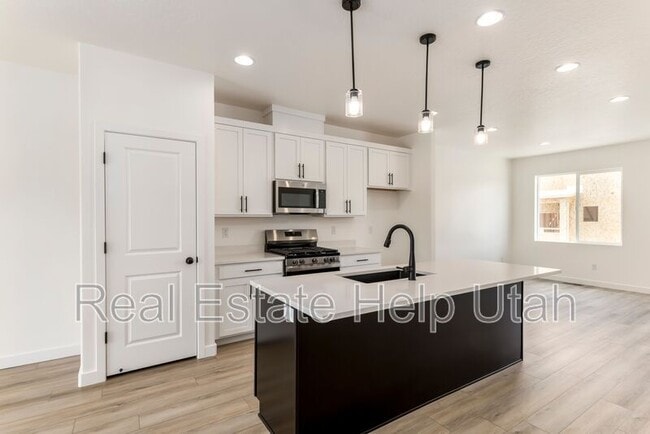 Building Photo - 488 S 700 W