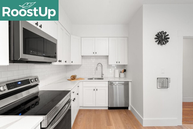 Foto del edificio - Furnished Bedroom with Private Ensuite Bath in Brighton!