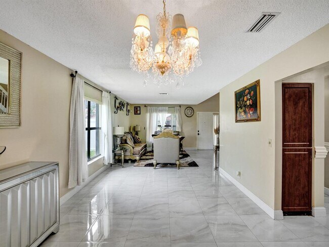 Building Photo - 9610 Dunhill Dr