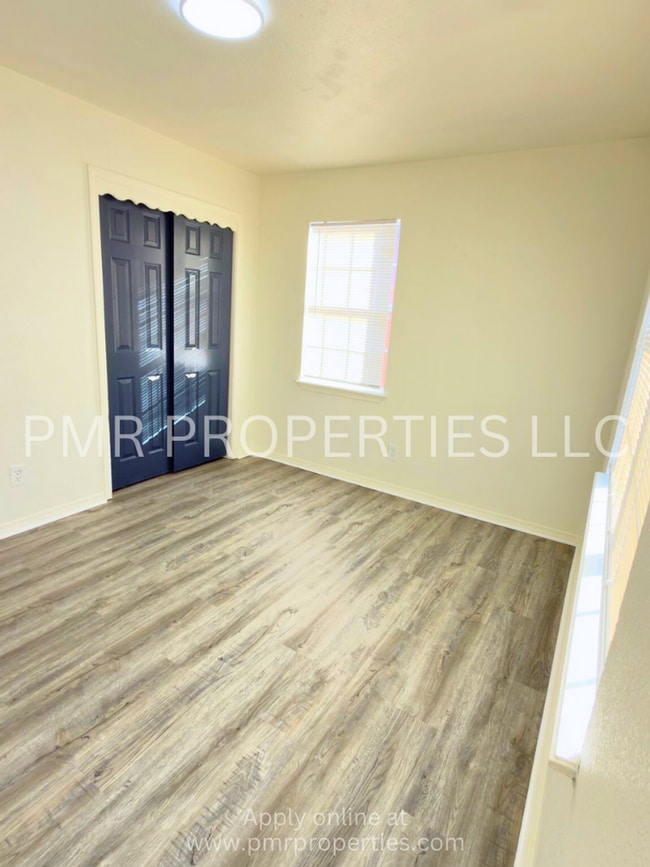 Building Photo - 3 Bedrooms / 1.5 Bathroom House