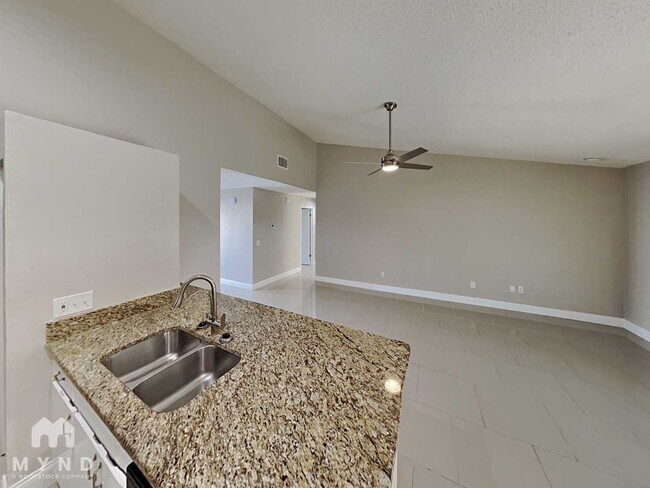 Foto del edificio - 8310 Clermont St