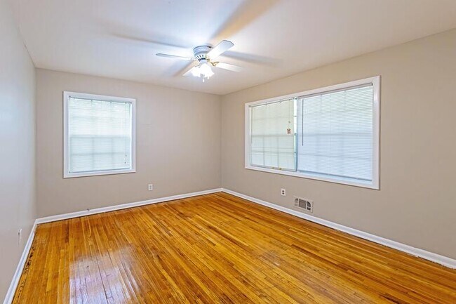 Foto del edificio - 1339 Shoreham Drive