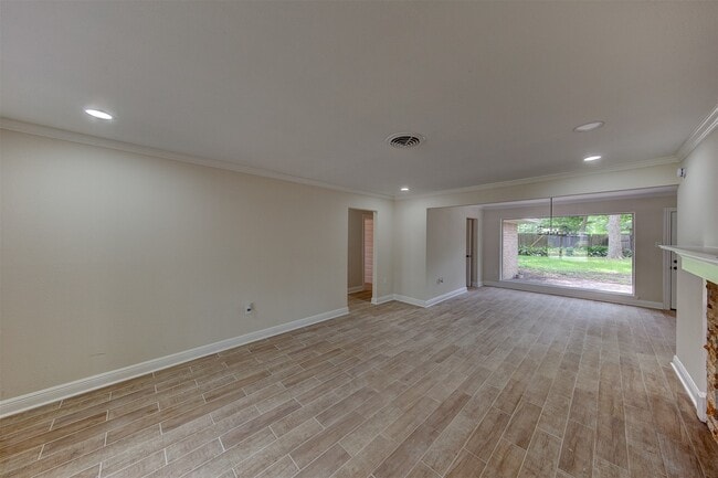 Foto del edificio - 8826 Robindell Dr