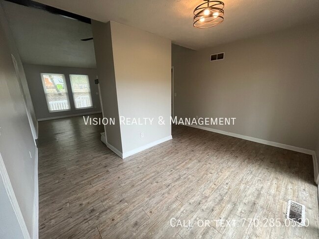 Building Photo - 5842 Oak Ct