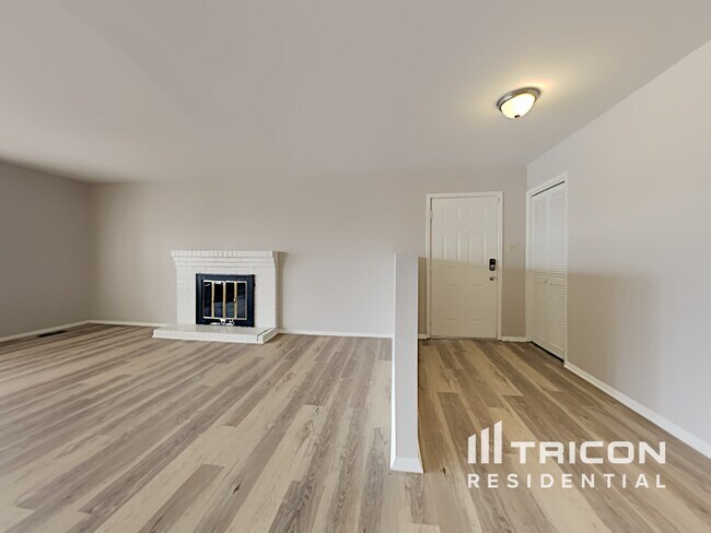 Building Photo - 1045 Crown Dr