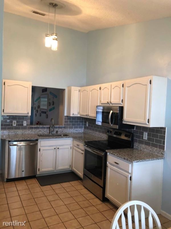 Building Photo - 3 br, 2 bath House - 449 Naugatuck Dr