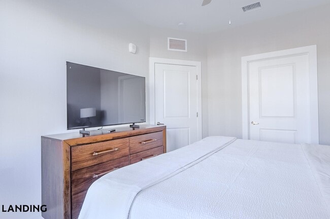 Building Photo - 2361 Commerce Park Dr NE