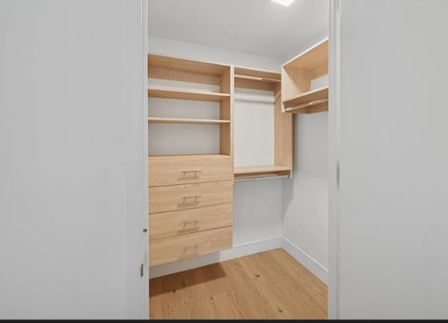 Building Photo - W. 43rd St , 9th Ave