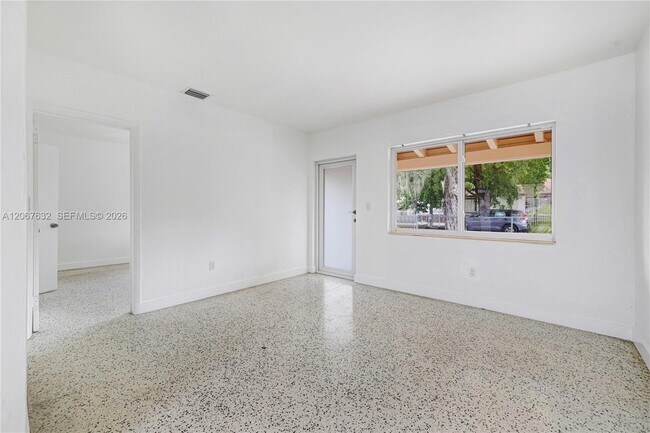 Foto del edificio - 1202 NW 34th St
