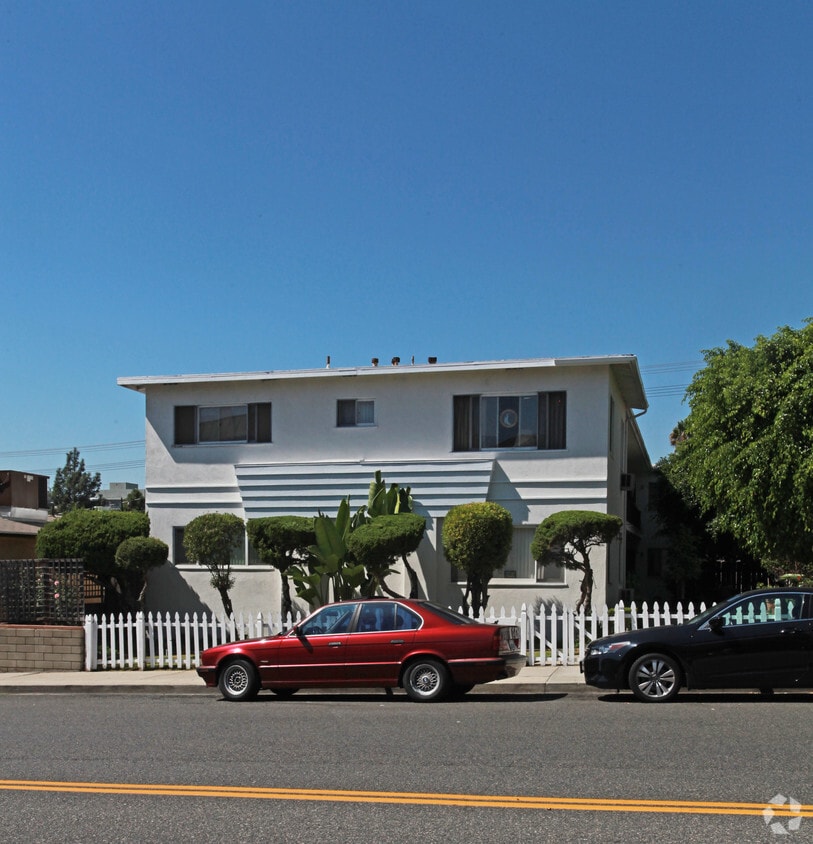 Building Photo - 425 E Magnolia Blvd