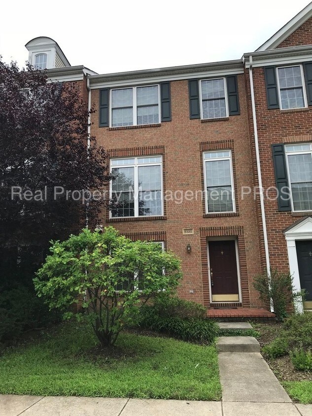 Almost 2000SF Two Car Garage TH House for Rent in Centreville, VA