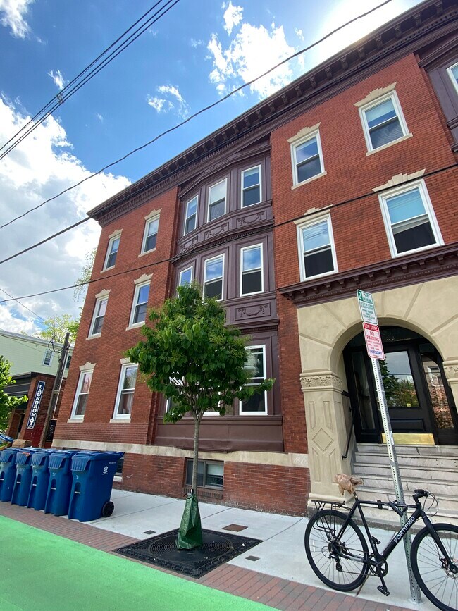Building Photo - 361 Beacon St
