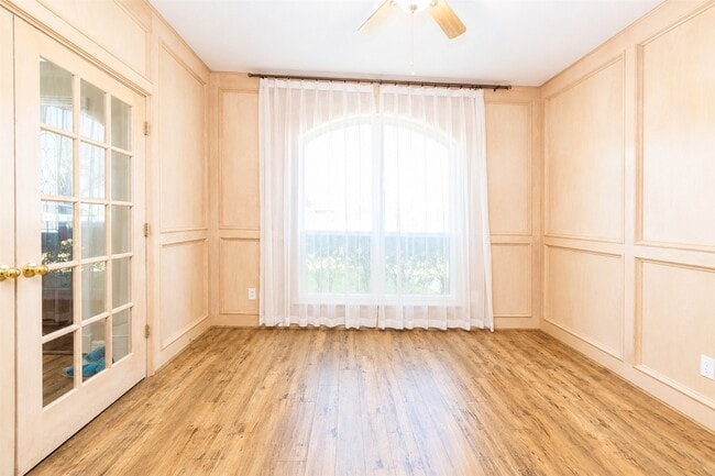 Foto del edificio - 1727 Park Forest Dr