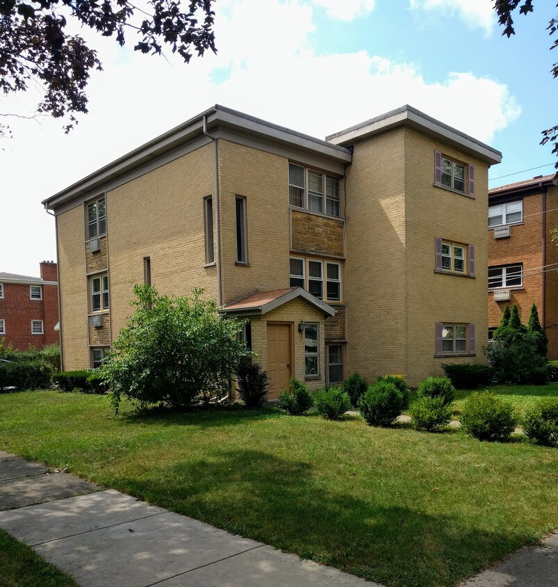 1004 Willson Dr, Des Plaines, IL 60016 Apartments in Des Plaines, IL