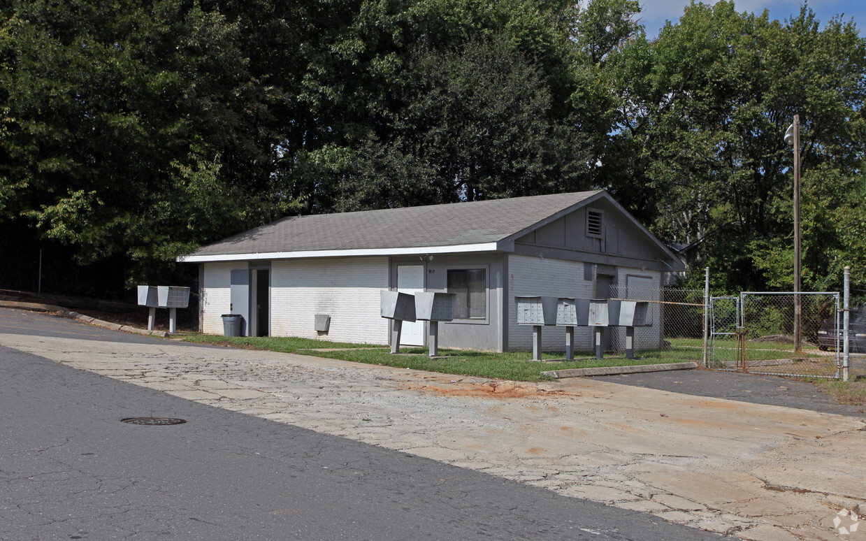 Primary Photo - Lynnwood Garden Apartments