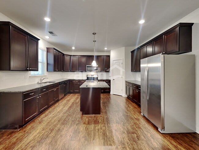 Building Photo - 433 Juniper Bluff