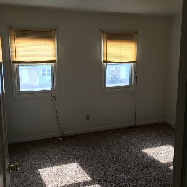 Foto del edificio - 725 W 61st St