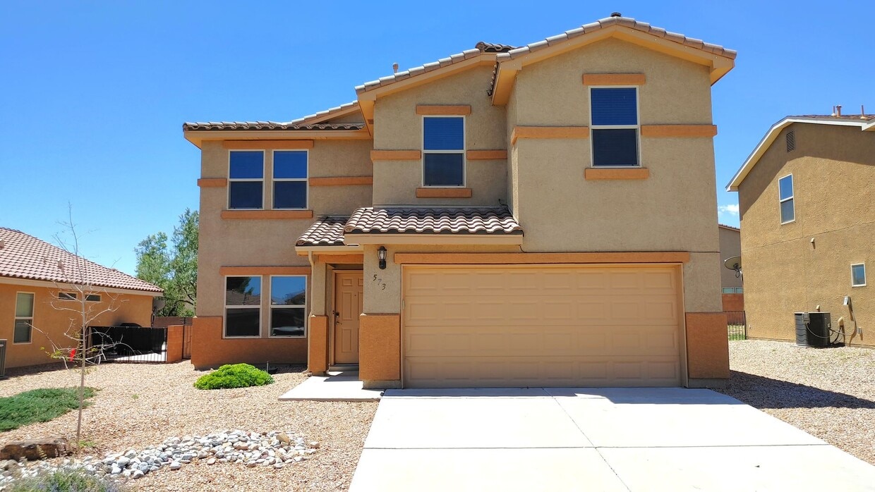 Foto principal - Roomy 3 Bedroom 2 Bathroom Home In Los Lunas!