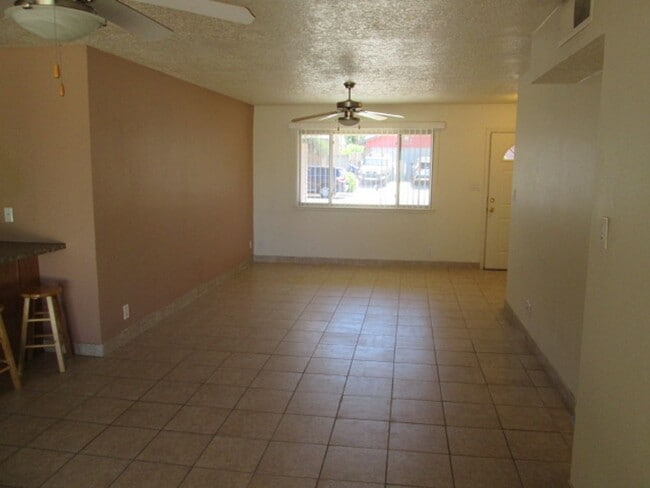 Building Photo - 1233 Stutz Dr NE
