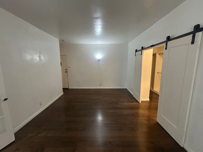 Building Photo - 325 Elm Ave