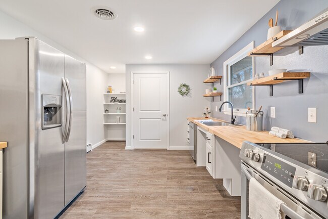 accessible kitchen - 3527 Vienna St