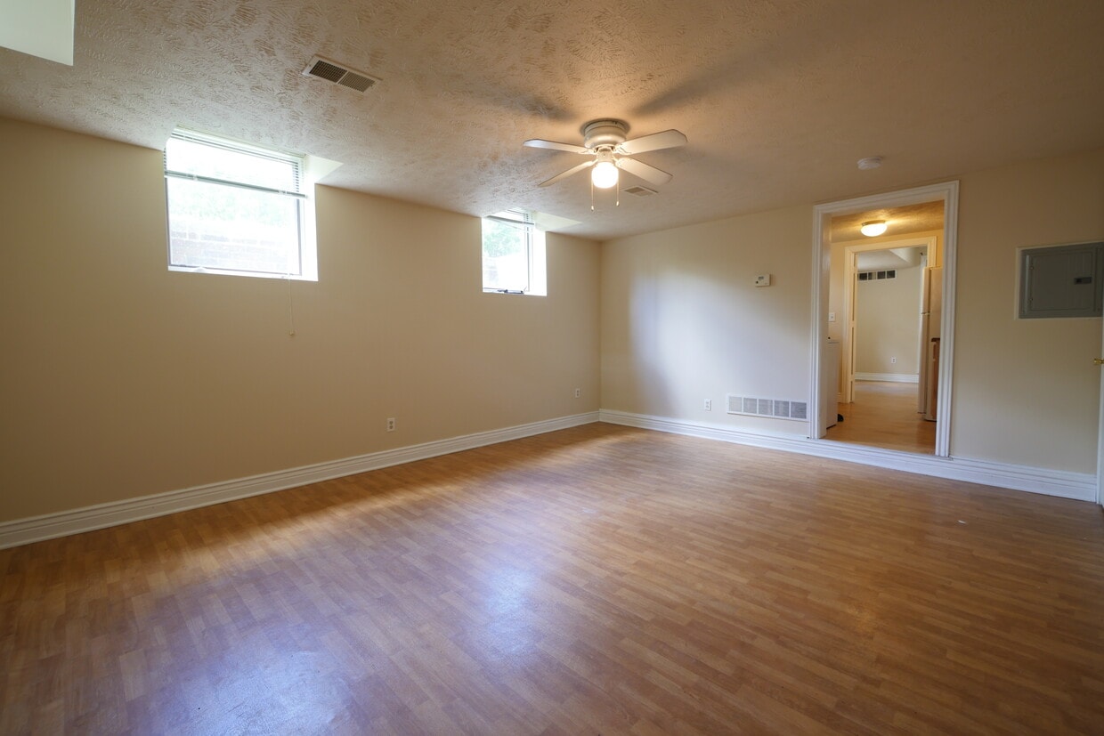 229 W Walnut St Unit 1, Kalamazoo, MI 49007 Condo for Rent in
