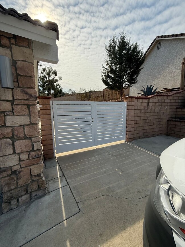 Foto del edificio - Beautifully Remodeled 2 Story Home Availab...