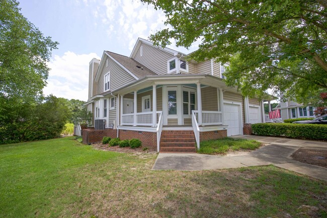 Building Photo - Beautiful Woodlake Townhome