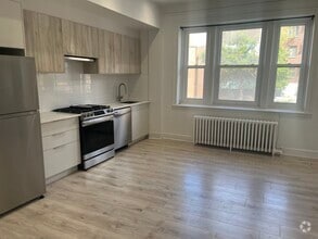 Building Photo - 5550 Ch De La Côte-Saint-Luc