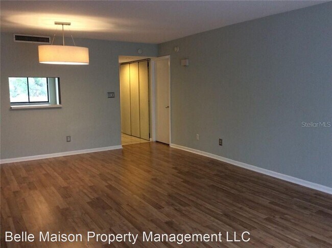 Building Photo - 1 br, 1.5 bath House - 201 W Laurel St #304